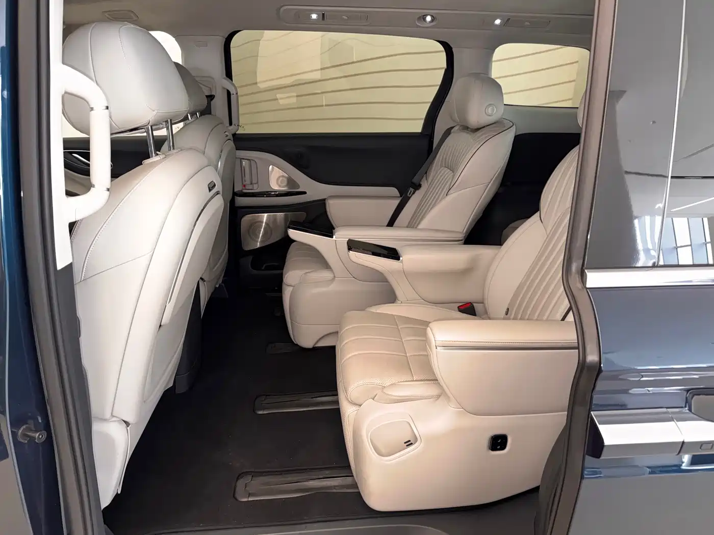 Voyah Auto Voyah Dreamer 2025 PHEV 4WD Kunpeng Premium Edition фото 6
