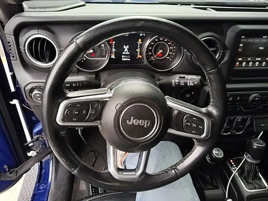 Photo 11 - Jeep Wrangler