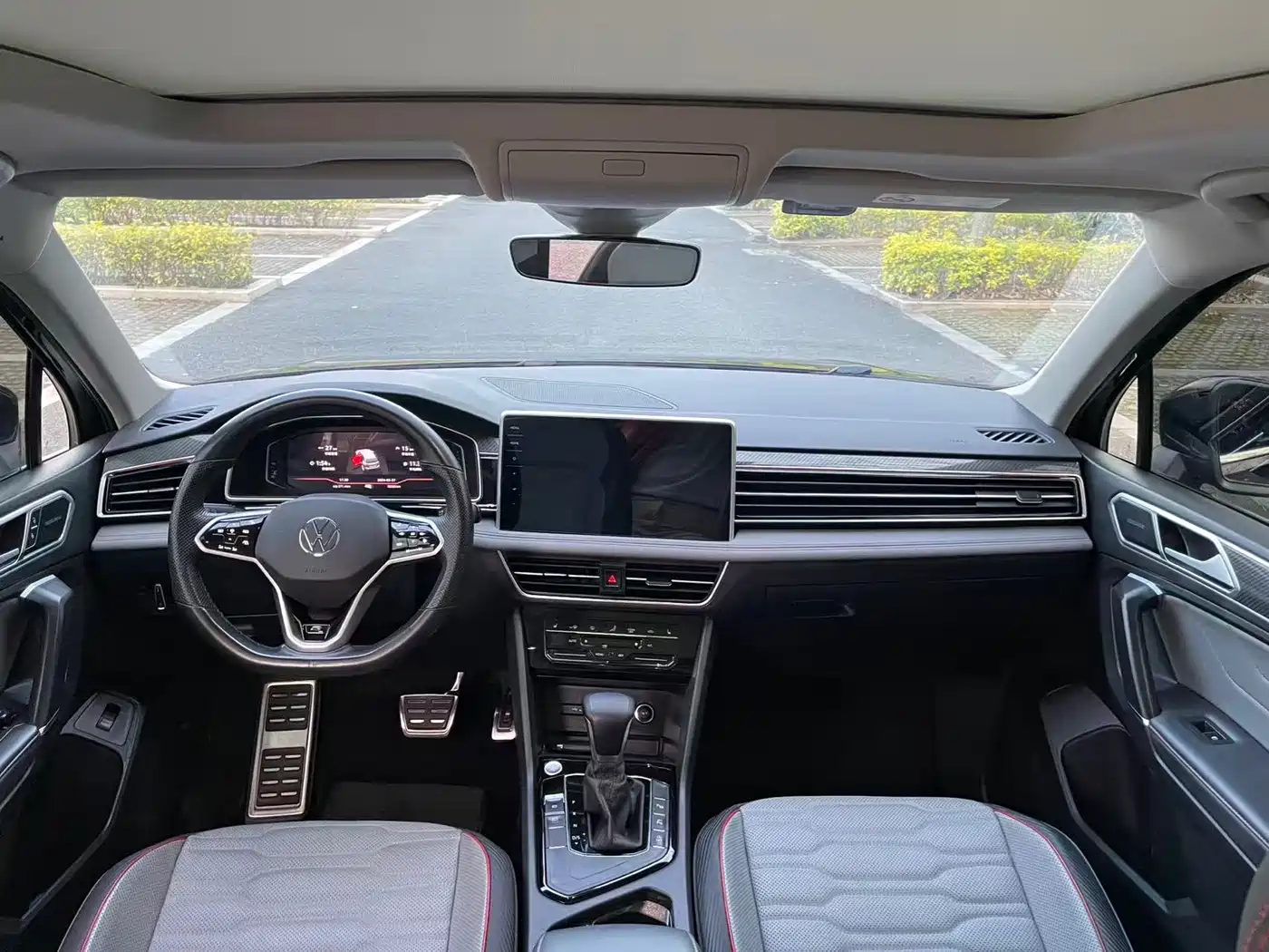 Volkswagen Tiguan L 2022 330TSI Automatic 2WD R-Line Flagship Edition фото 6