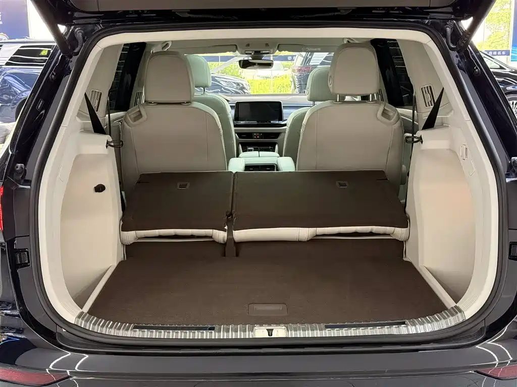 Volkswagen Viloran 2023 380TSI Prestige Edition фото 28