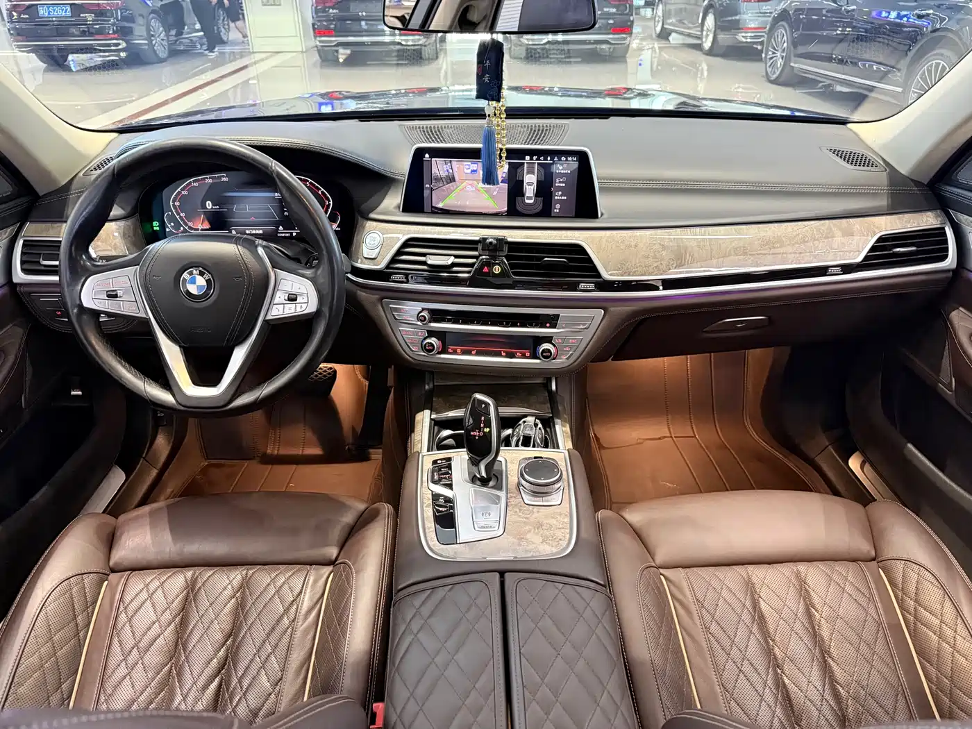 BMW 7 Series 2021 Model 740Li Leading Luxury Package фото 7
