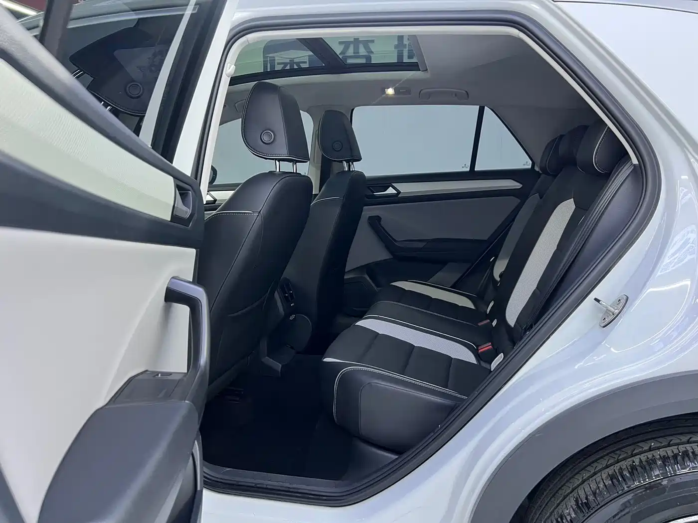 Volkswagen T-ROC 2023 280TSI DSG 2WD Time Edition фото 12