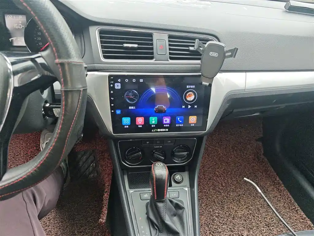 Volkswagen Lavida Tour 2015 1.6L Automatic Comfort Edition фото 6