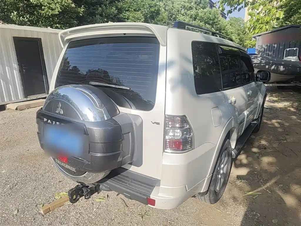 Mitsubishi Pajero (Import) 2016 3.0L Automatic Standard (China V) фото 7