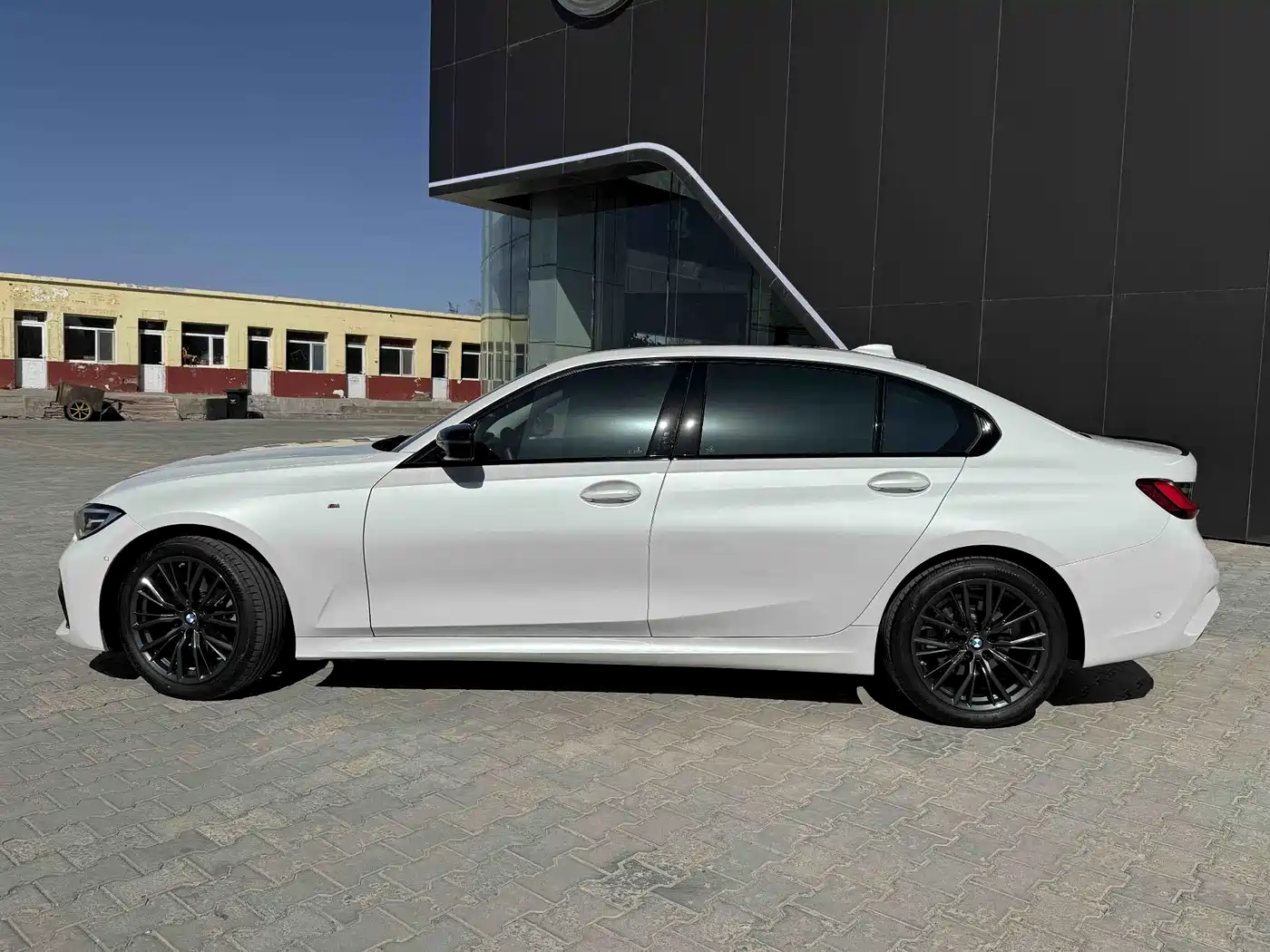 BMW 3 Series 2022 325Li M Sport Shadow Edition фото 5