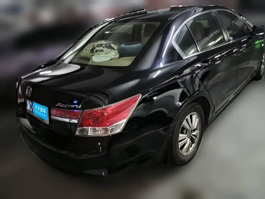 Фото 2 - Honda Accord