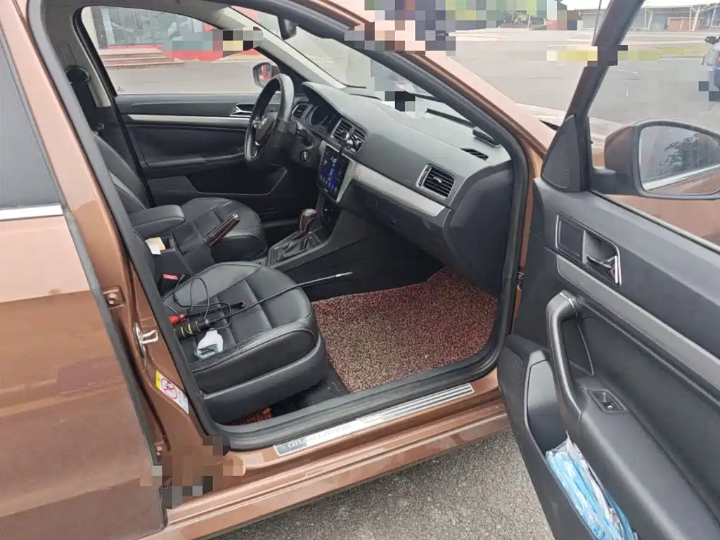 Volkswagen Lavida Tour 2015 1.6L Automatic Comfort Edition фото 19