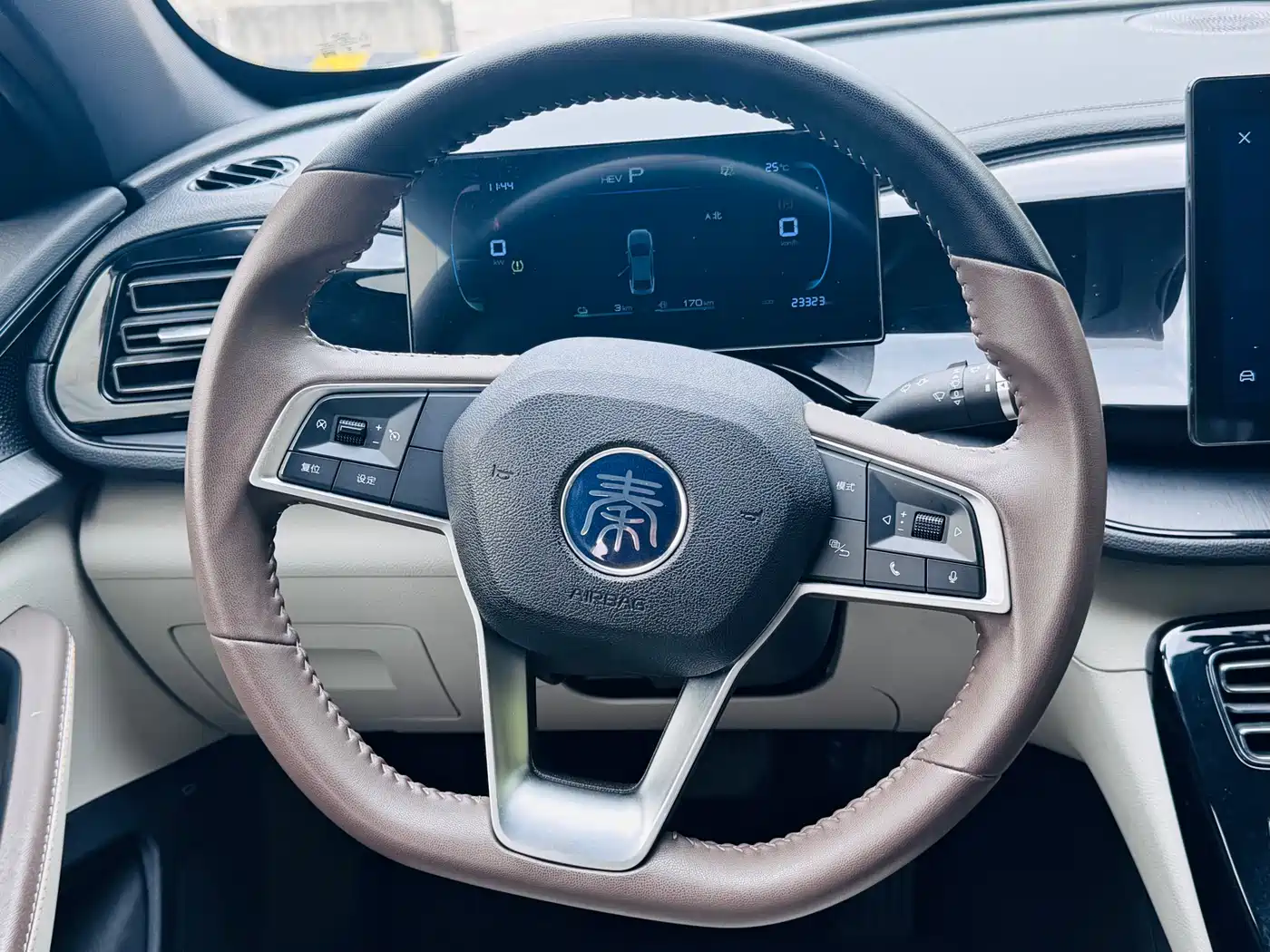 BYD Qin PLUS 2024 Glory Edition DM-i 55KM Leading фото 15