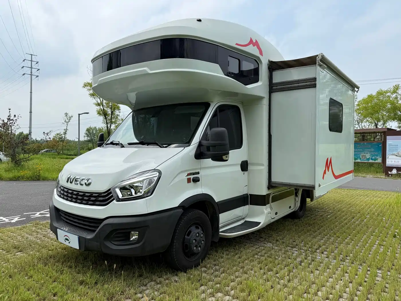 Iveco Daily 2022 2021 2.0T Manual Premium Commercial Passenger Vehicle Long Wheelbase Short Suspension Low Roof Sliding Door F1A