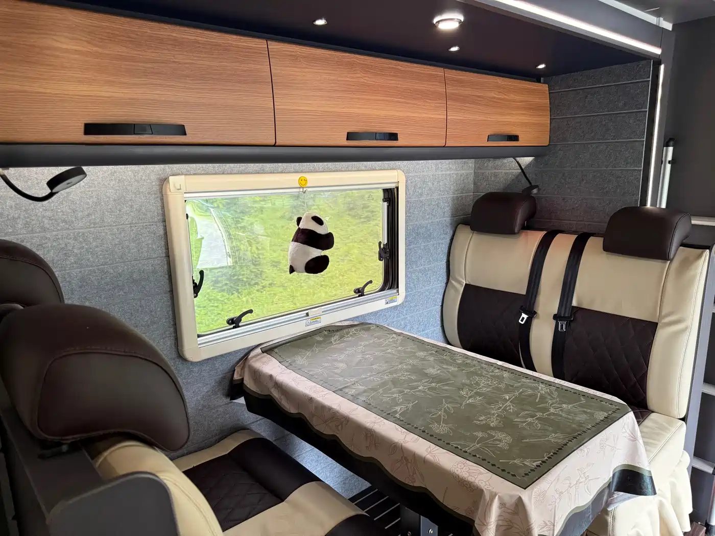 Iveco Daily 2022 2021 2.0T Manual Premium Commercial Passenger Vehicle Long Wheelbase Short Suspension Low Roof Sliding Door F1A