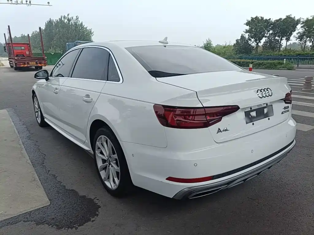 Фото 5 - Audi A4L