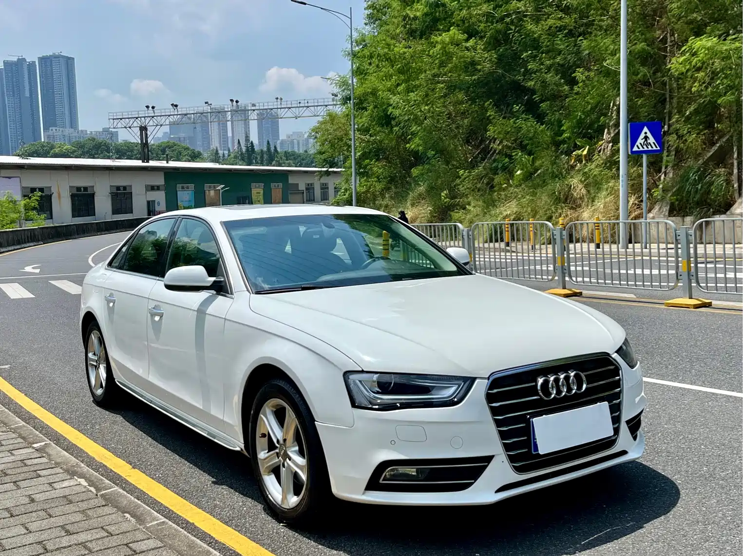 Фото 3 - Audi A4L