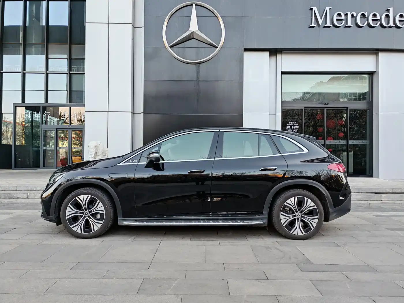 MERCEDES-BENZ EQE SUV