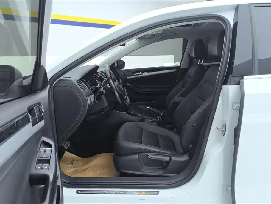 Volkswagen Sagitar 2018 280TSI DSG Spark Edition фото 9
