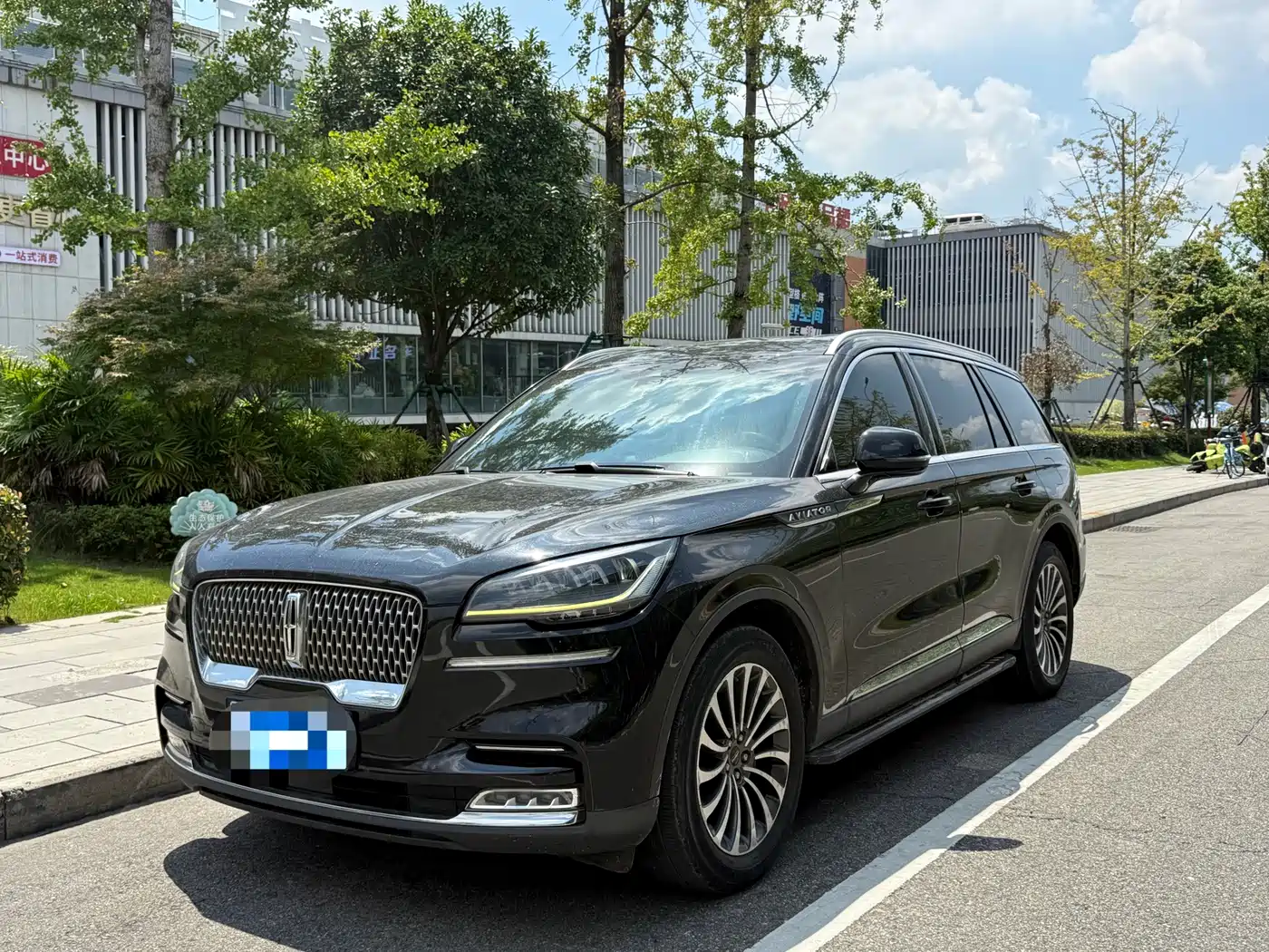 Фото 1 - Lincoln Aviator