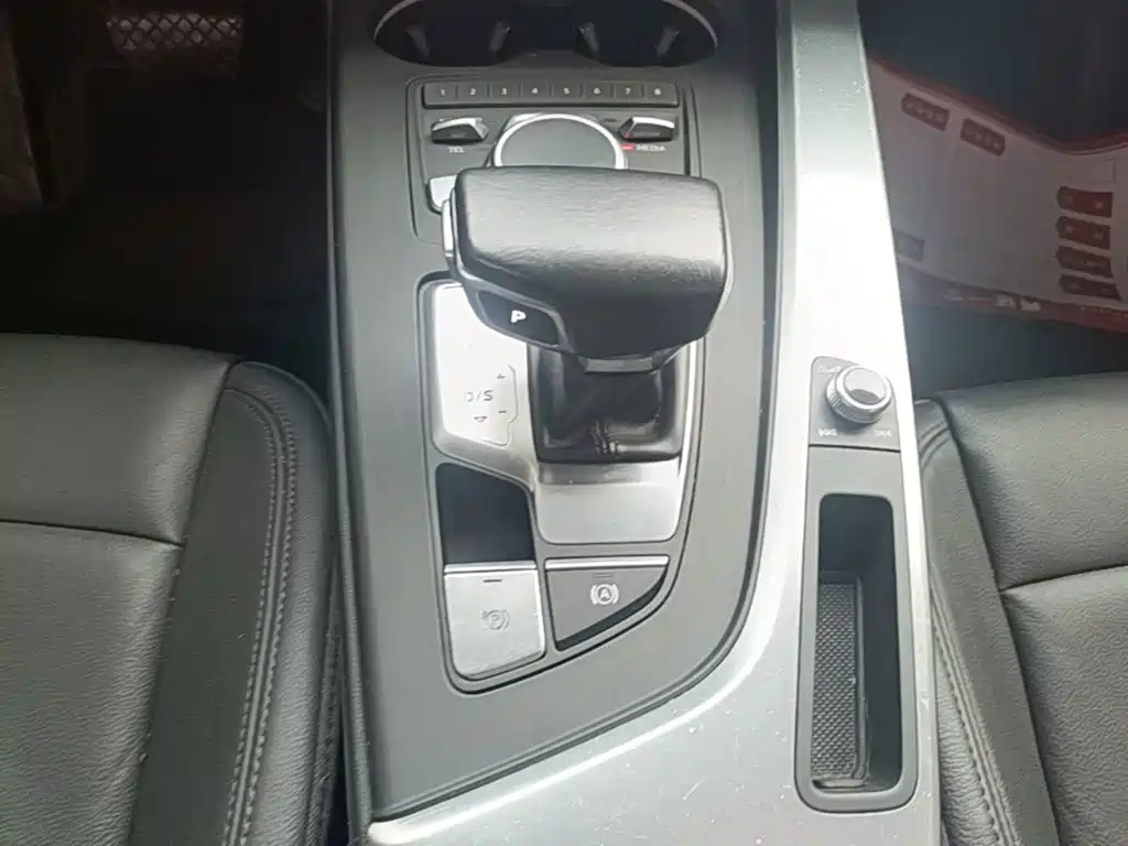 Фото 14 - Audi A4L