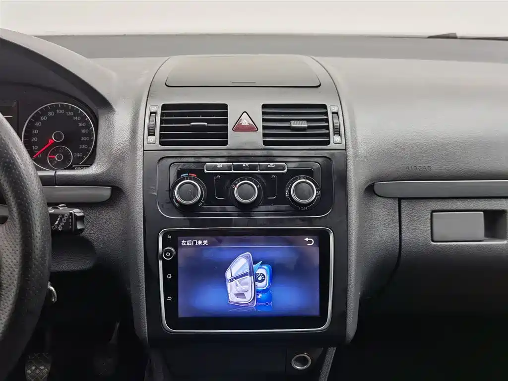 Volkswagen Touran 2015 1.4T Manual Trend Edition 5-seater фото 12