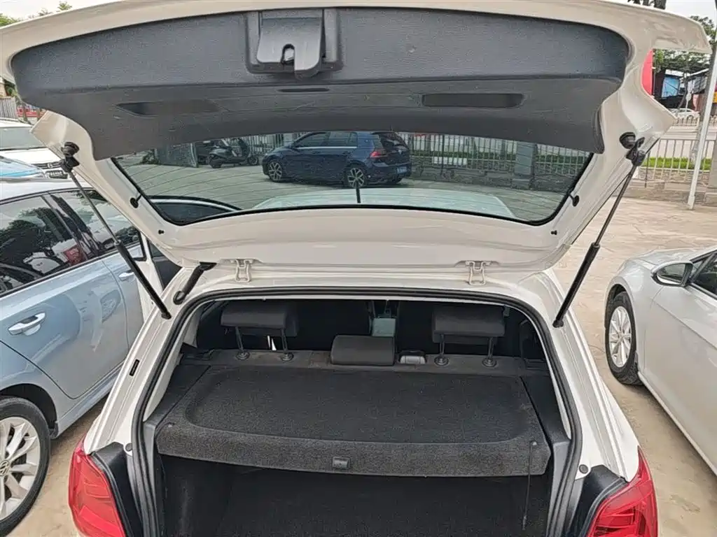 Volkswagen Polo 2016 1.4L Automatic Trend фото 15
