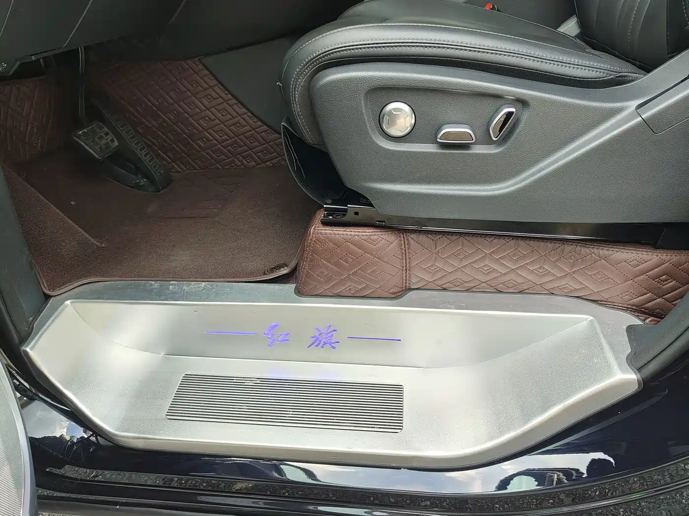 Hongqi HQ9 PHEV 2025 2024 Model 2.0T AWD Business Edition
