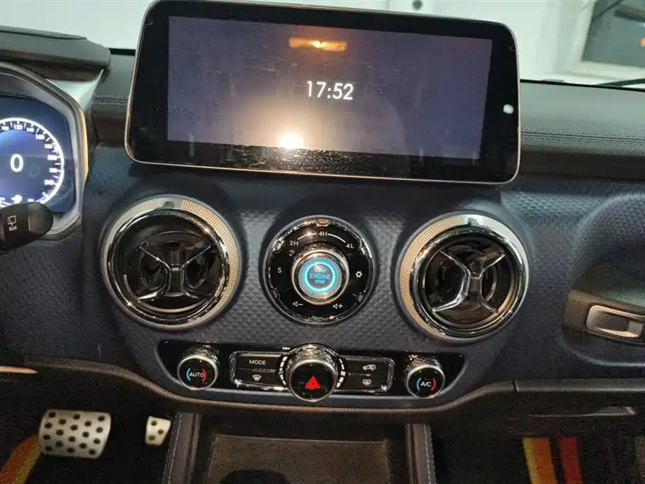 BAIC ORV Beijing Offroad BJ40 2019 PLUS 2.3T Automatic 4WD Luxury Edition China VI фото 13