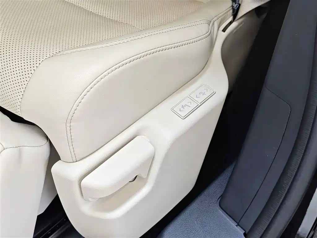 Toyota Sienna 2024 2.5L Hybrid Premium Edition фото 21