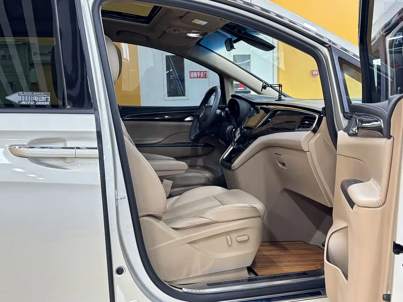 Buick GL8 2017 ES 28T Luxury China V фото 12
