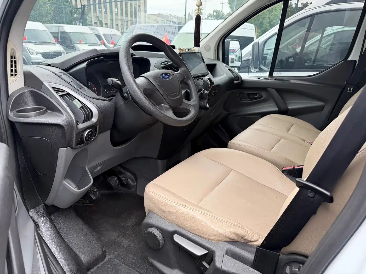 Ford Transit 2018 2017 2.0T Diesel Multi-purpose Commercial Vehicle Medium Wheelbase Medium Roof China V