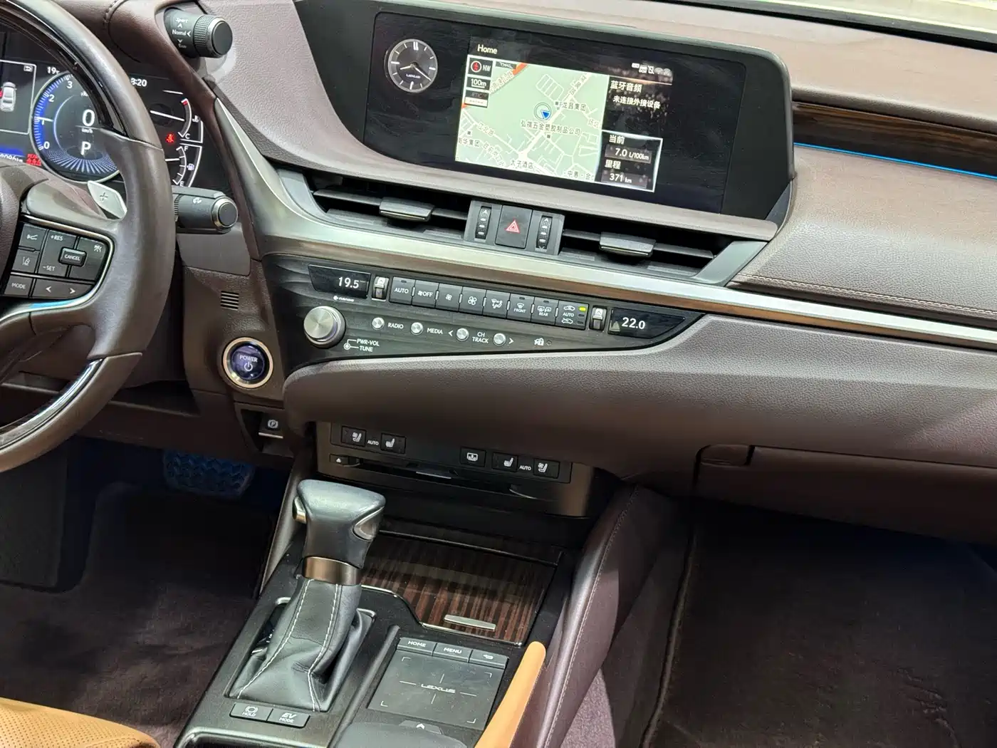 Lexus ES 2020 Model 300h Premium Edition фото 17
