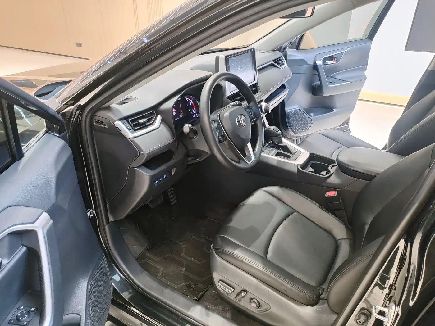 Toyota RAV4 Rongfang 2021 2.0L CVT 2WD Trend фото 9