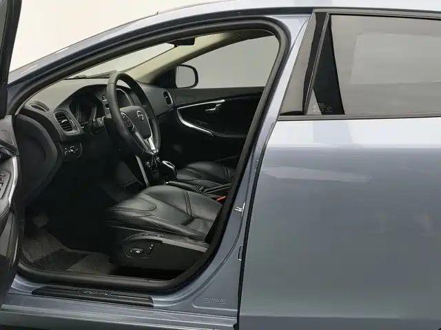 Volvo V40 2018 2019 T3 Momentum