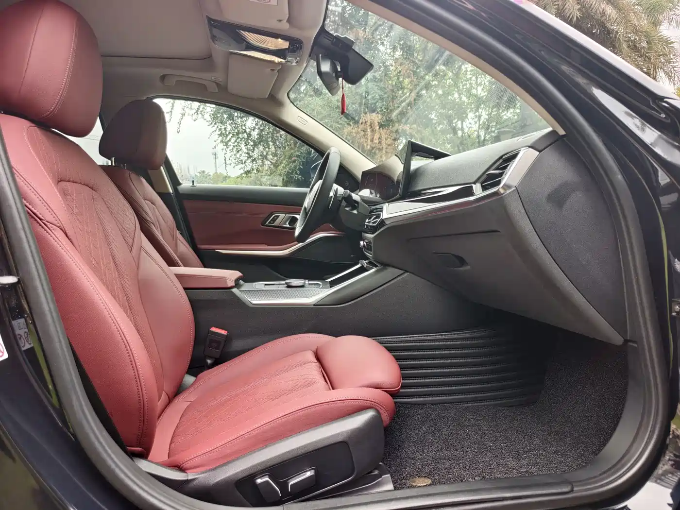BMW 3 Series 2024 325Li M Sport Shadowline Package фото 12