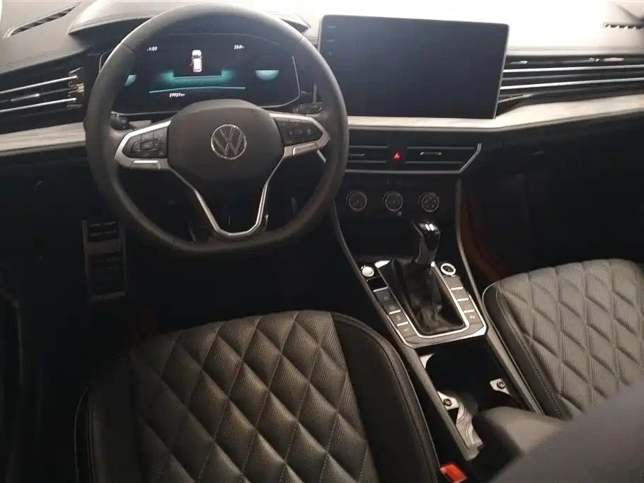 Volkswagen Sagitar 2023 300TSI DSG Leap Edition фото 12