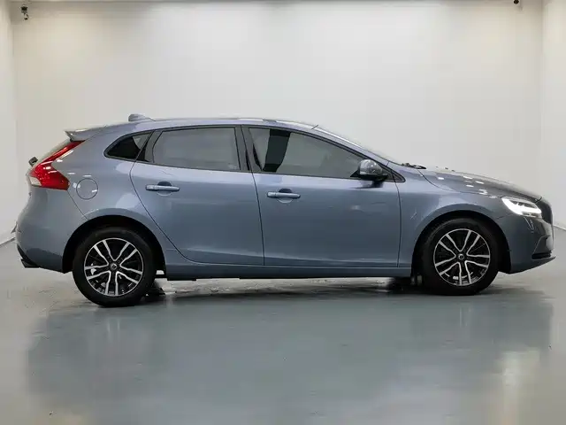 Volvo V40 2018 2019 T3 Momentum