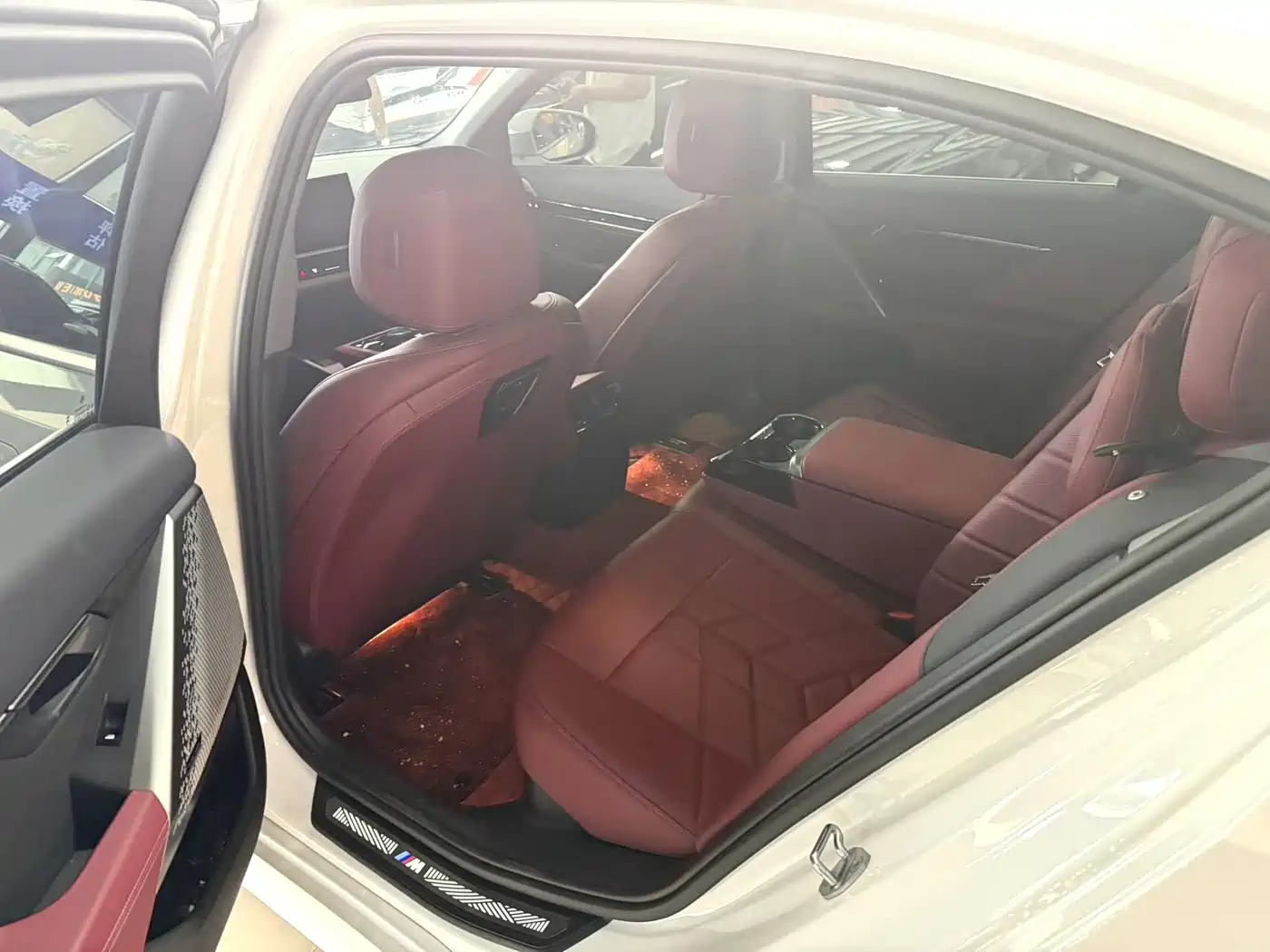 BMW 5 Series 2024 530Li Leading M Sport Package фото 3