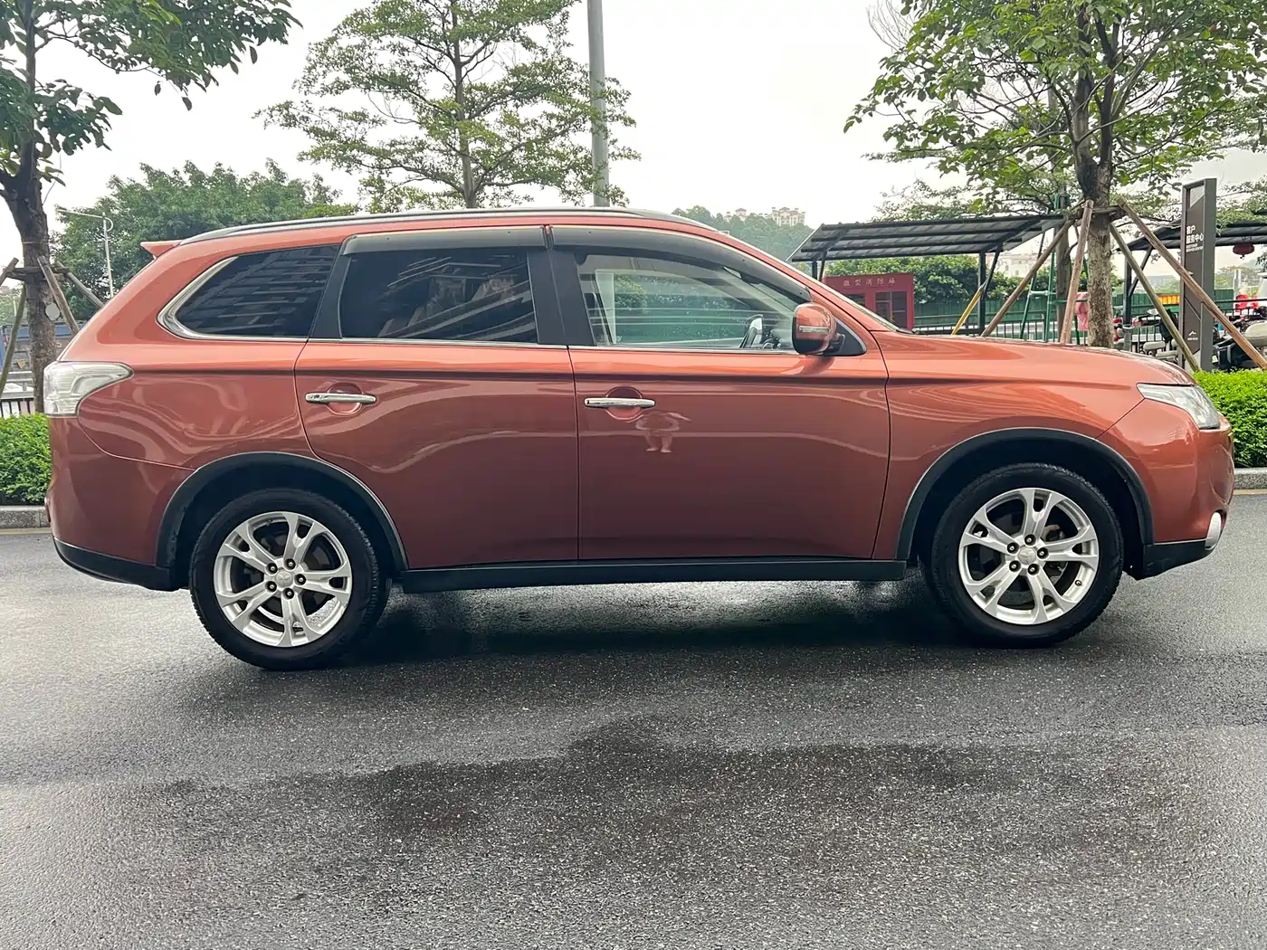 Mitsubishi Outlander (Import) 2014 2.4L 4WD Luxury Value Edition 5-seater фото 7