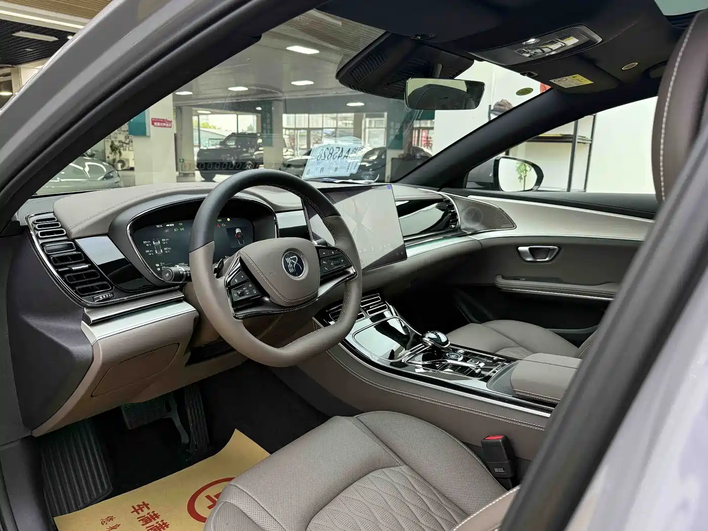 BYD Han 2025 DM-i Smart Driving Edition 125KM Honor фото 5