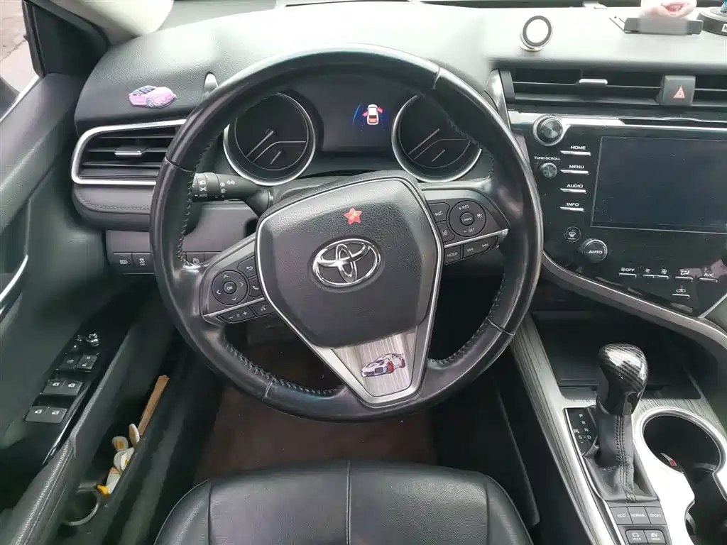 Toyota Camry 2018 Hybrid 2.5HG Luxury Edition фото 3