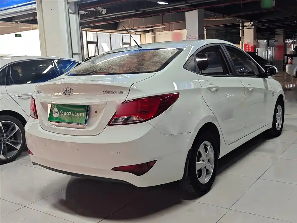 Hyundai Verna 2014 1.4L Manual Smart GLS фото 7