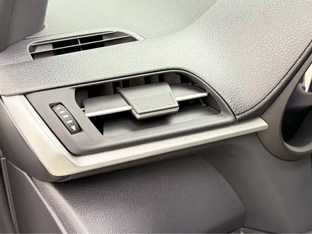 Toyota Granvia 2024 2.5L Hybrid Premium PLUS 4WD Edition фото 21