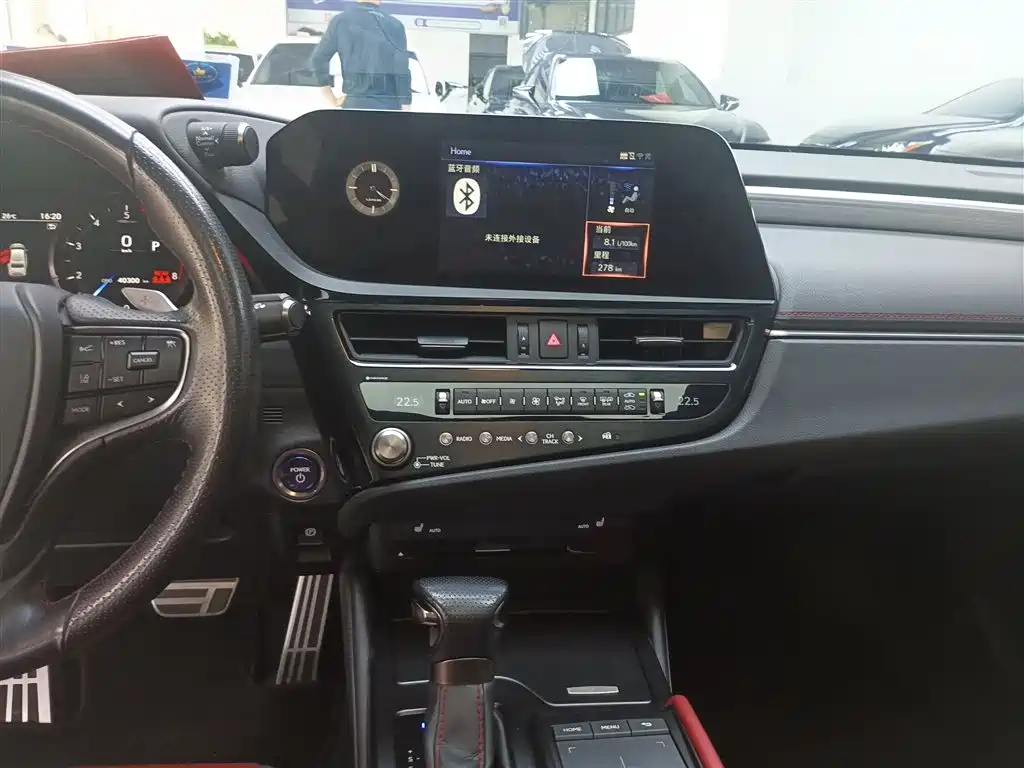 Lexus ES 2021 300h F SPORT фото 13
