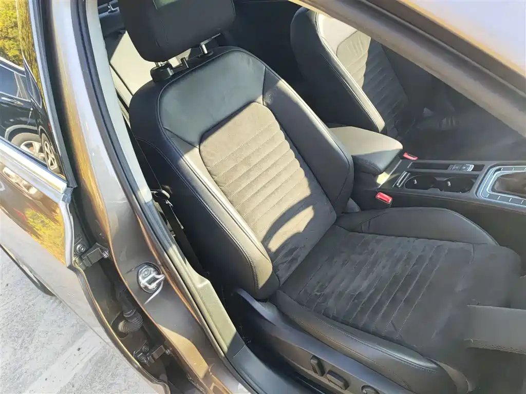Volkswagen Magotan 2018 330TSI DSG Luxury фото 24