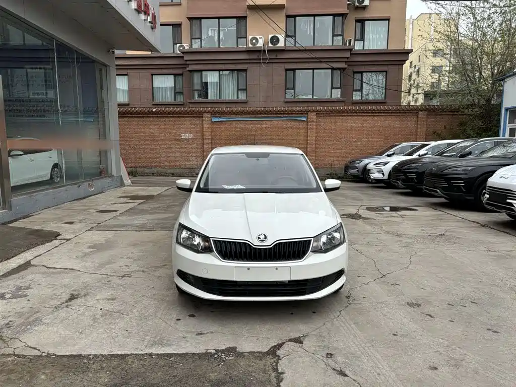 Škoda Fabia 2017 1.4L Manual Car Enjoy Edition фото 4