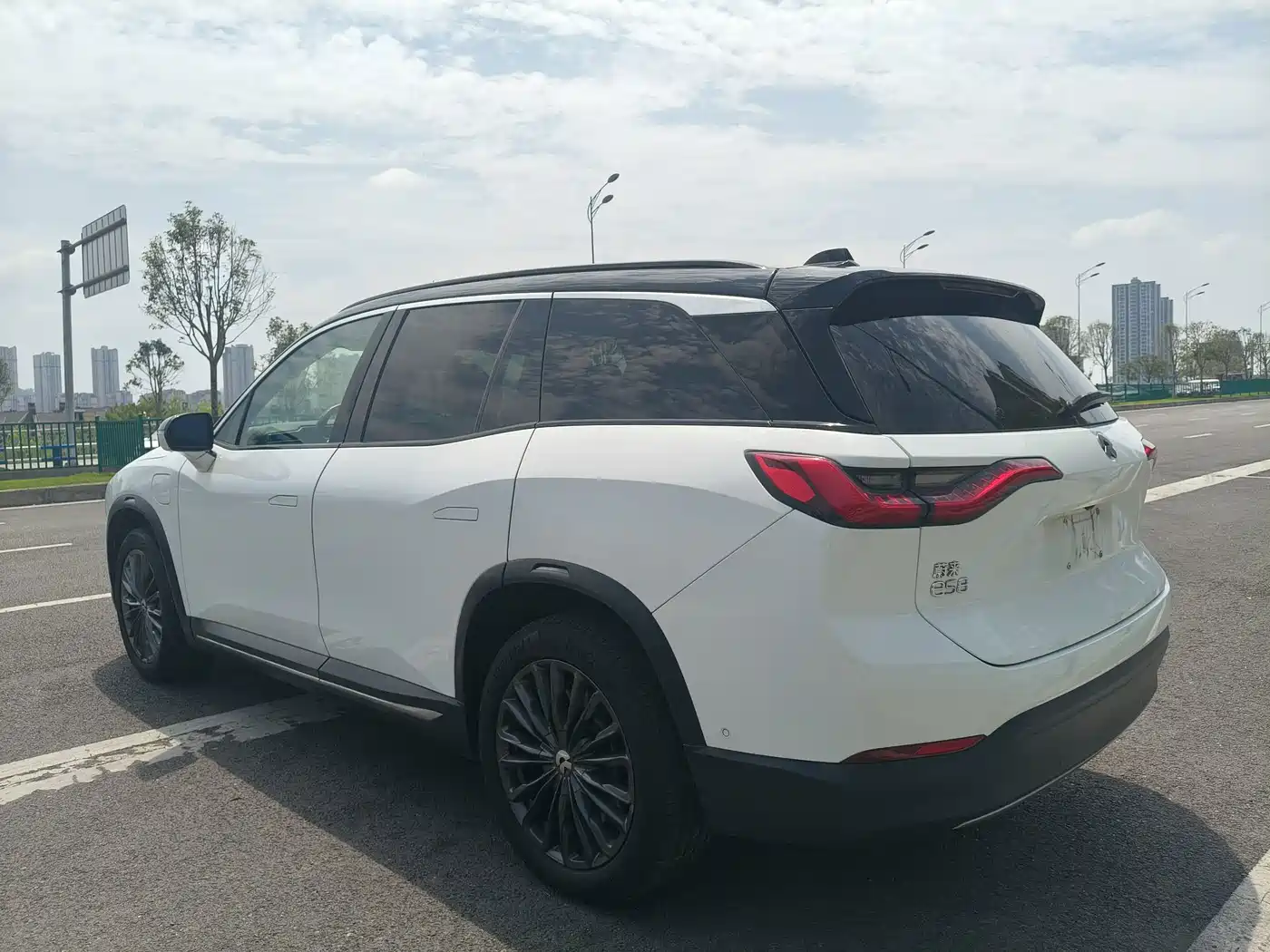 NIO ES8 2019 2018 355KM Base Model 7-Seater Version