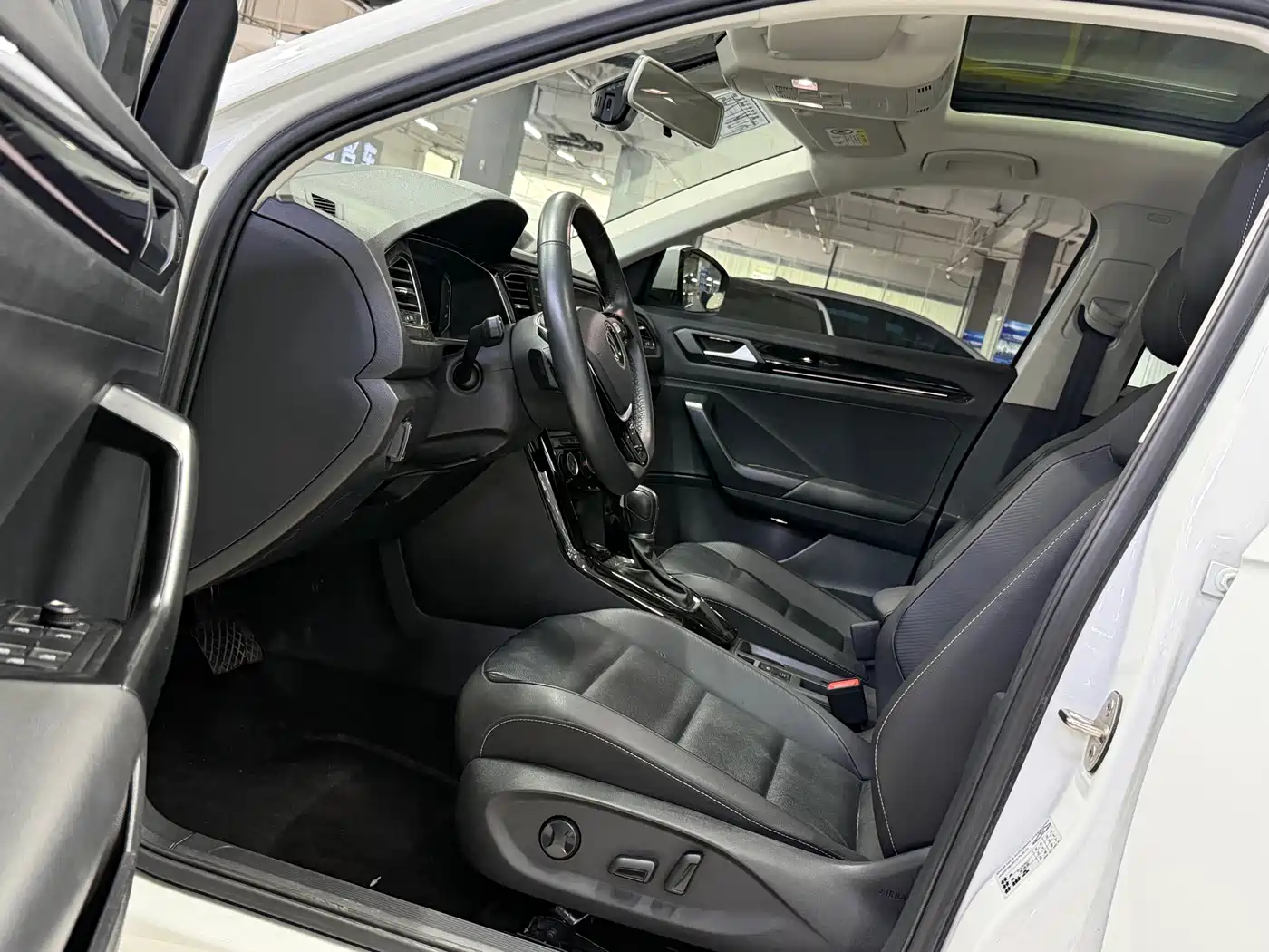 VOLKSWAGEN T ROC EXPLORING SONGS