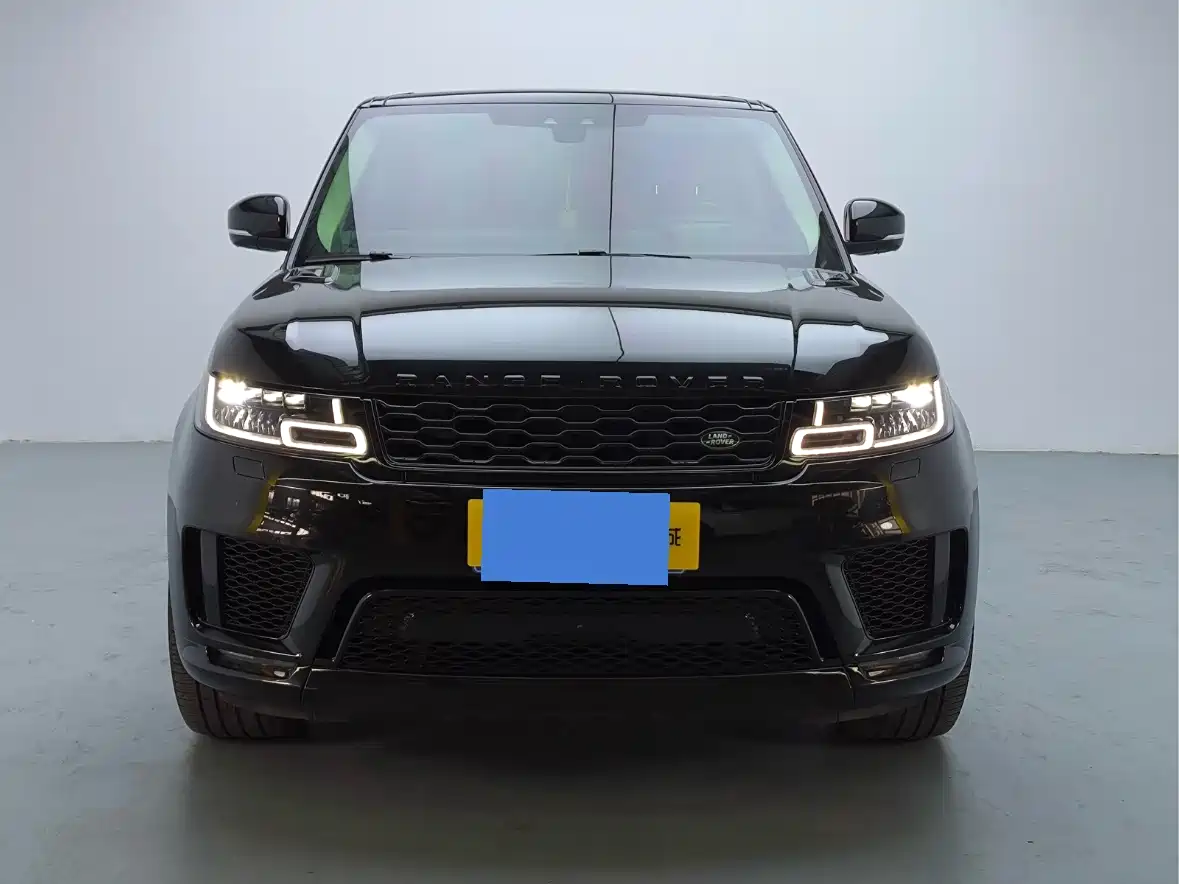 Land Rover Range Rover Sport 2022 3.0 L6 Gloss Black Edition фото 2
