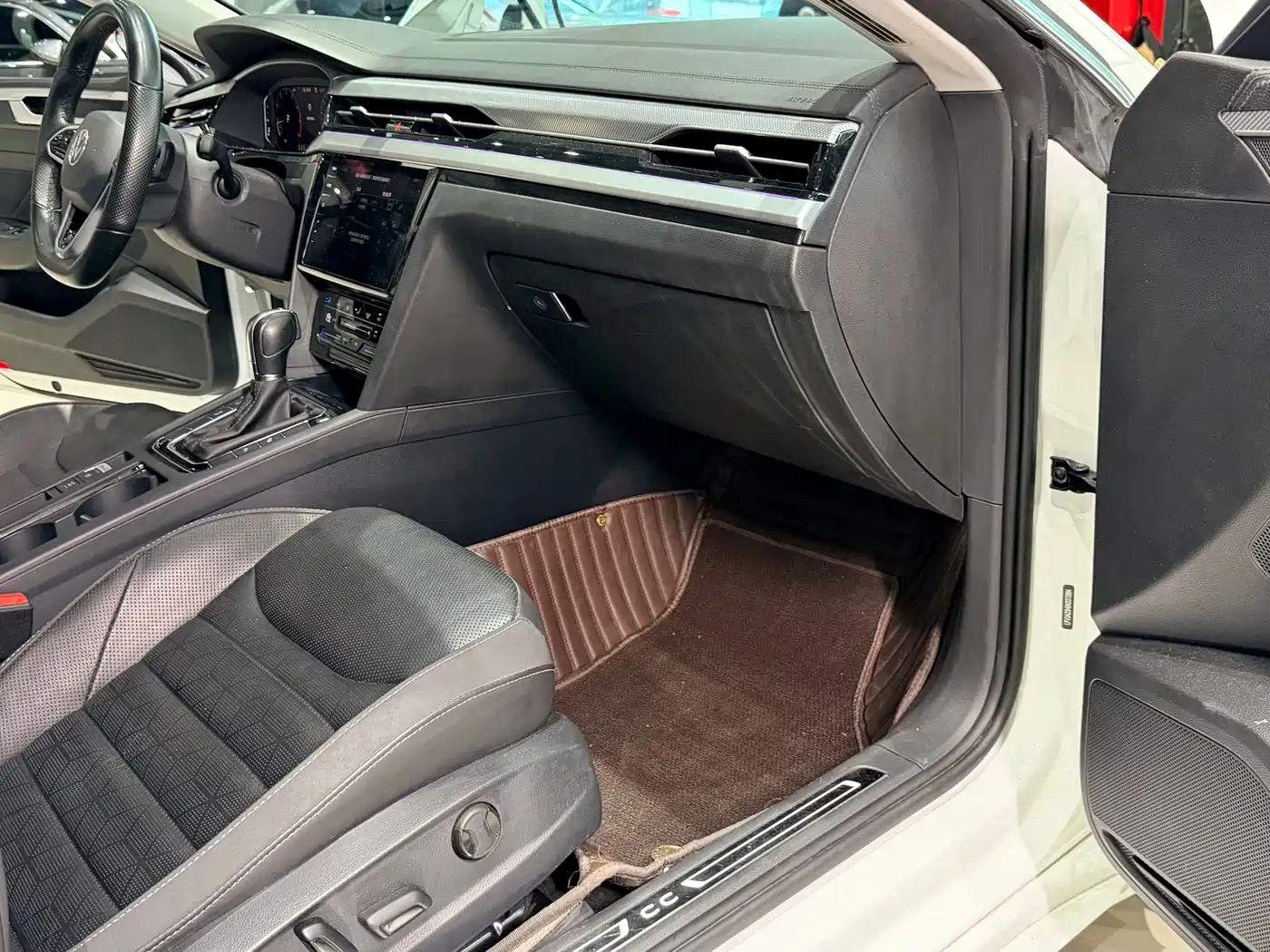 Volkswagen FAW-Volkswagen CC 2021 380TSI Eye-catching Edition фото 17