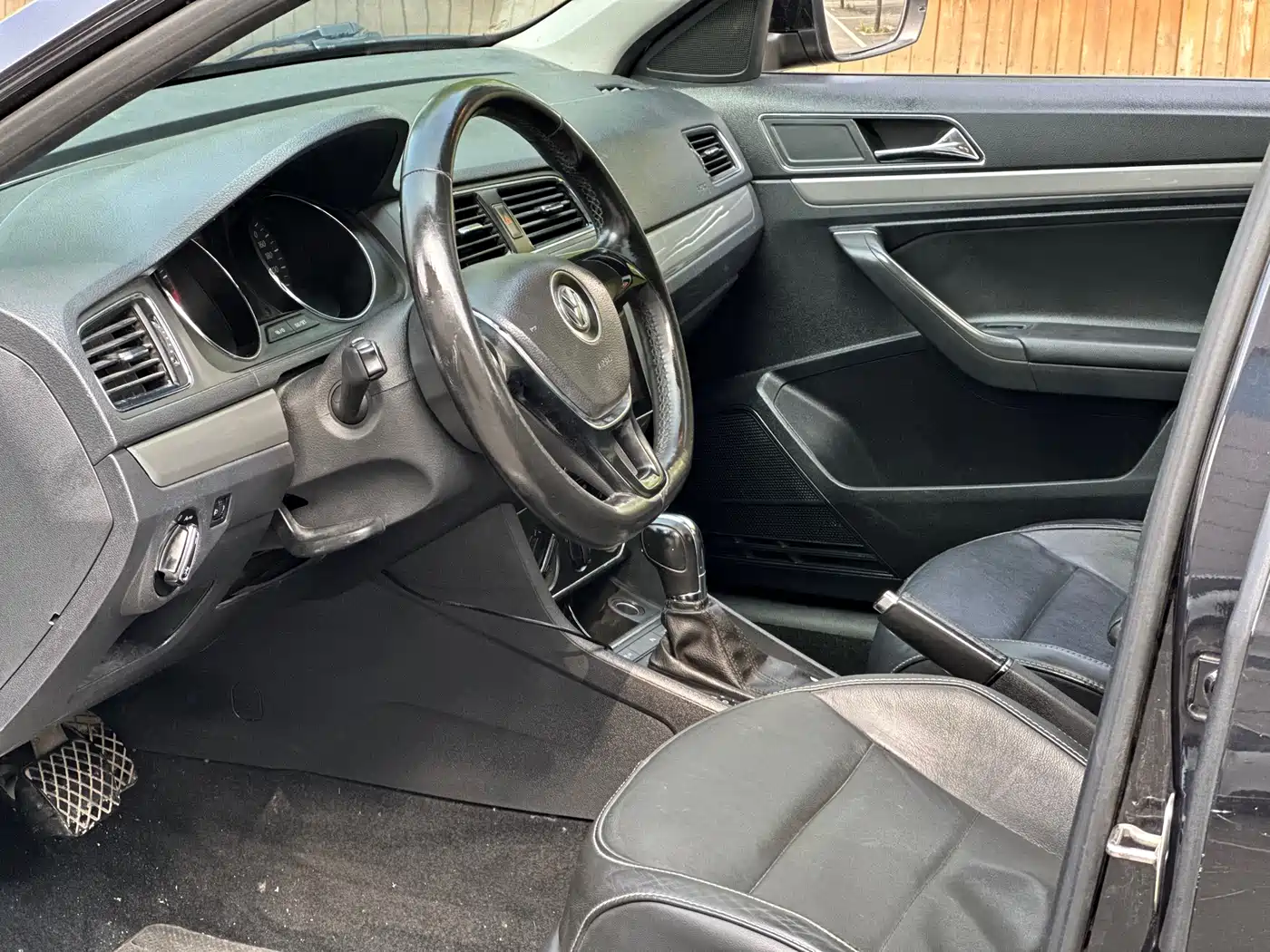 Volkswagen Lavida 2015 1.6L Automatic Comfort Edition фото 9