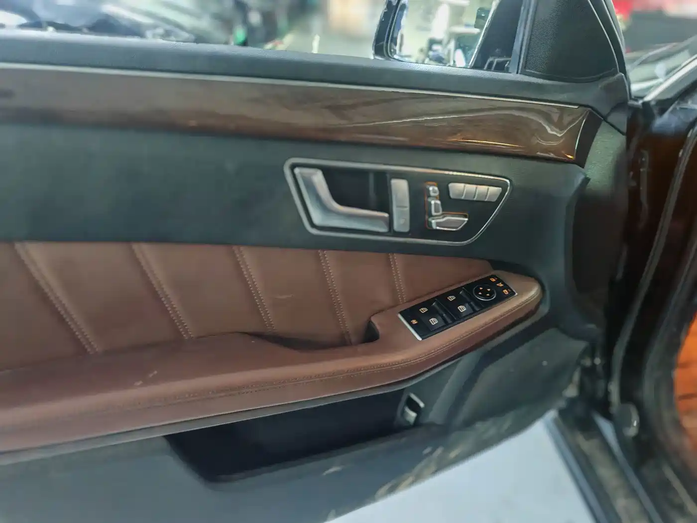 Фото 5 - Mercedes-Benz E-Class