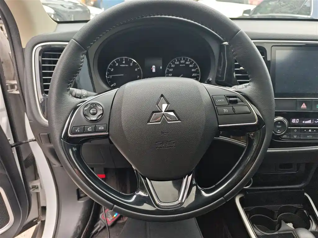 MITSUBISHI OUTLANDER