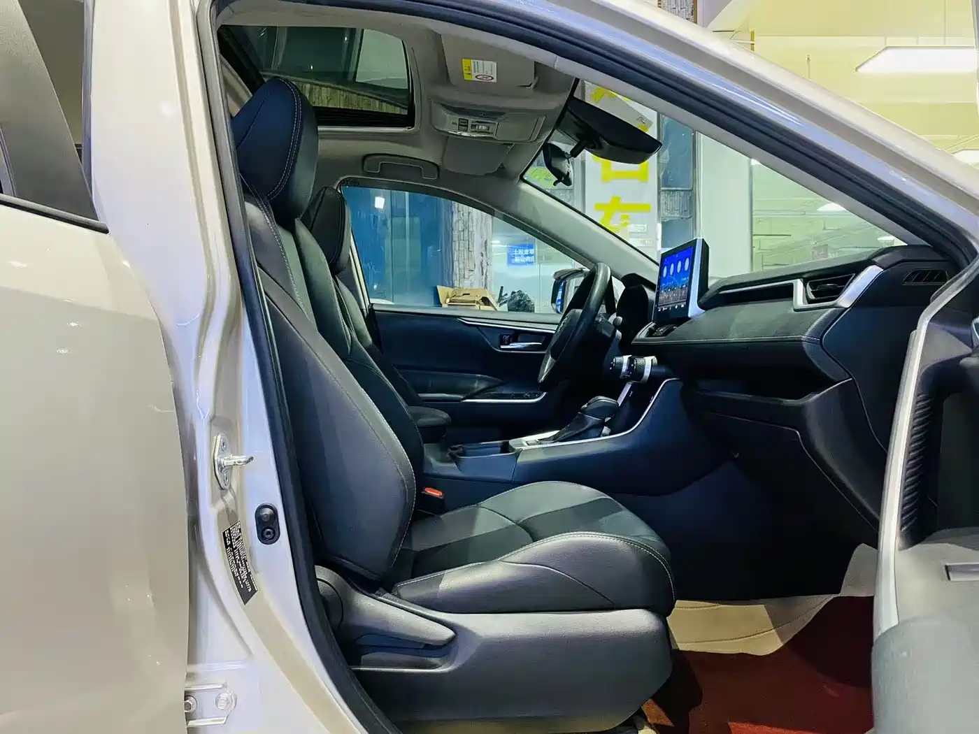 Toyota Wildlander 2021 2.0L CVT 2WD Luxury Edition фото 15